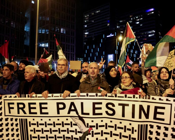 ‘we-jews-are-just-arrested;-palestinians-are-beaten’:-protesters-in-germany