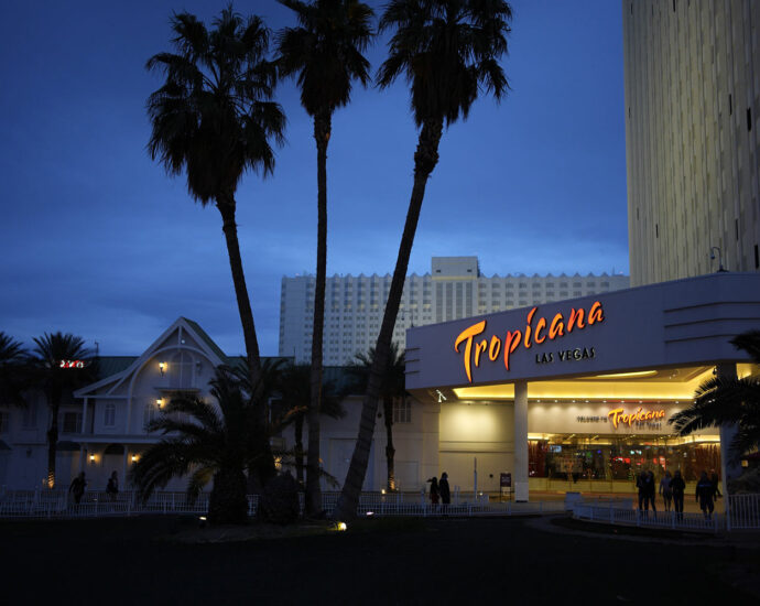 after-welcoming-guests-for-67-years,-the-tropicana-las-vegas-casino’s-final-day-has-arrived