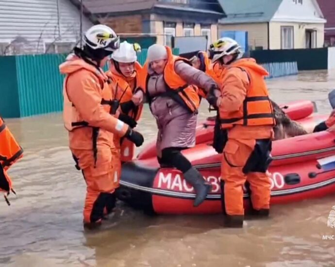 russia-evacuates-4,000-people-after-dam-bursts,-floods-near-kazakh-border