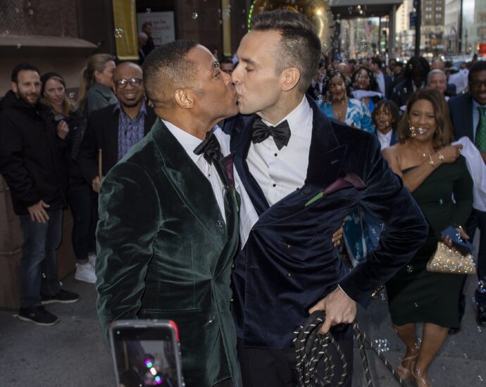 don-lemon-got-married-this-weekend-in-new-york-city,-and-congratulations-are-in-order
