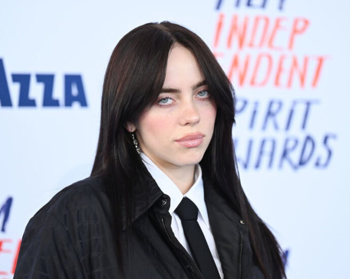 billie-eilish-said-big-artists-are-being-“wasteful”-for-producing-multiple-vinyl-colors-for-their-albums