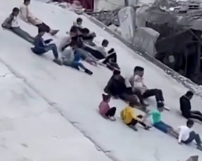 children-playing-on-eid-use-destroyed-gaza-mosque-as-a-slide