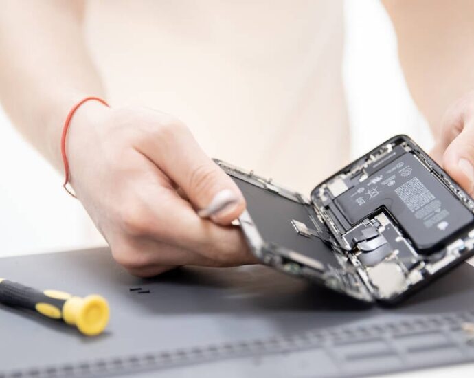 apple-to-allow-some-iphones-to-be-repaired-with-used-parts