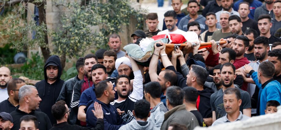 palestinian-man-killed-in-israeli-settler-raids-in-occupied-west-bank