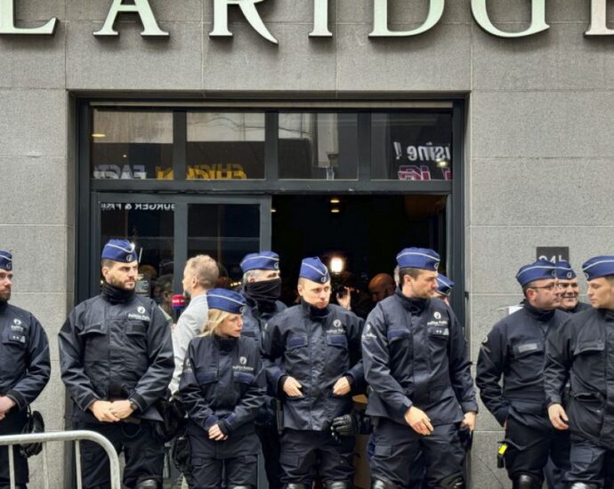 watch:-brussels-police-move-to-shut-down-hard-right-meeting