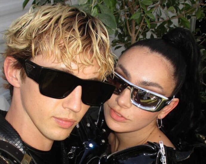 get-ready-to-rave:-charli-xcx-and-troye-sivan-announce-“sweat”-tour