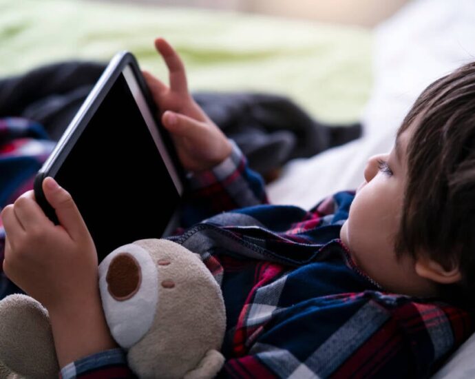 a-quarter-of-5-7-year-olds-now-use-smartphones,-says-regulator