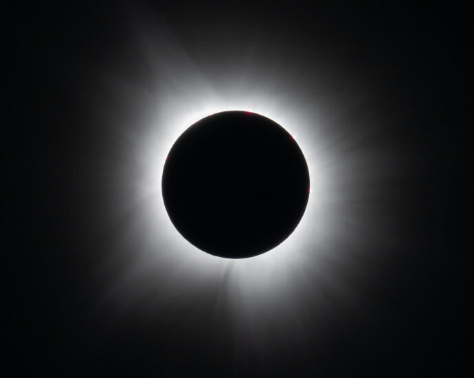 posts-misrepresent-views-of-eclipse-with-composite-images