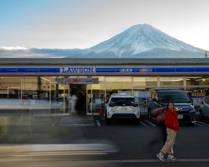 to-fend-off-tourists,-a-town-in-japan-is-building-a-big-screen-blocking-the-view-of-mount-fuji