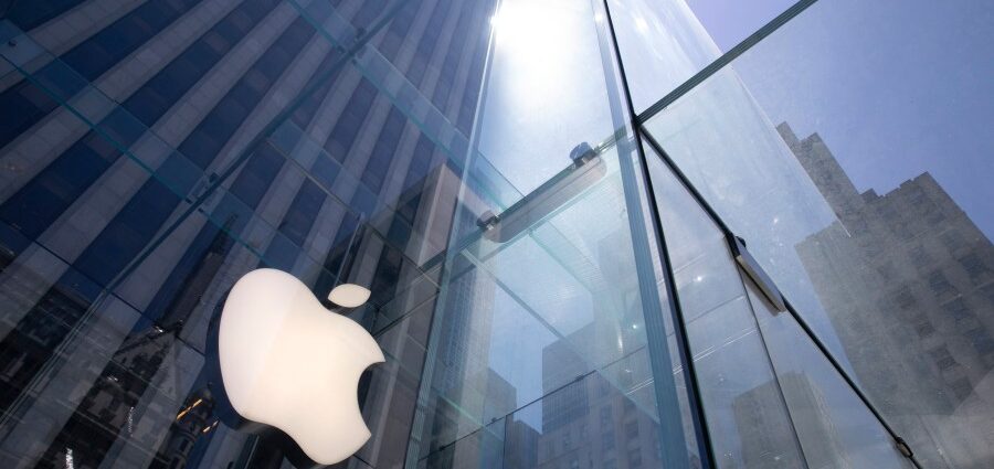 apple’s-quarterly-iphone-sales-plunge-10%,-but-stock-price-surges-on-dividend,-stock-buyback-news