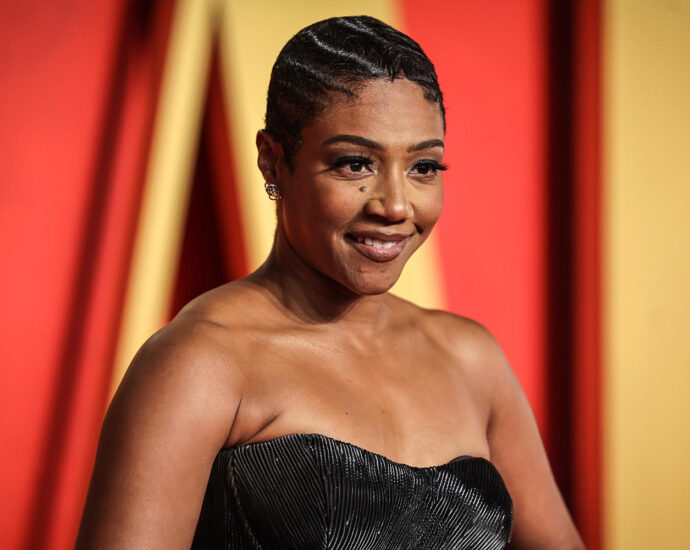 tiffany-haddish-started-tracking-down-her-online-trolls-and-calling-them-on-the-phone