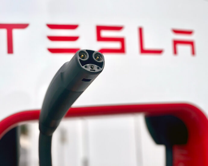 whatever-happens-to-tesla,-adopting-its-nacs-connector-won’t-solve-ev-charger-reliability-problems