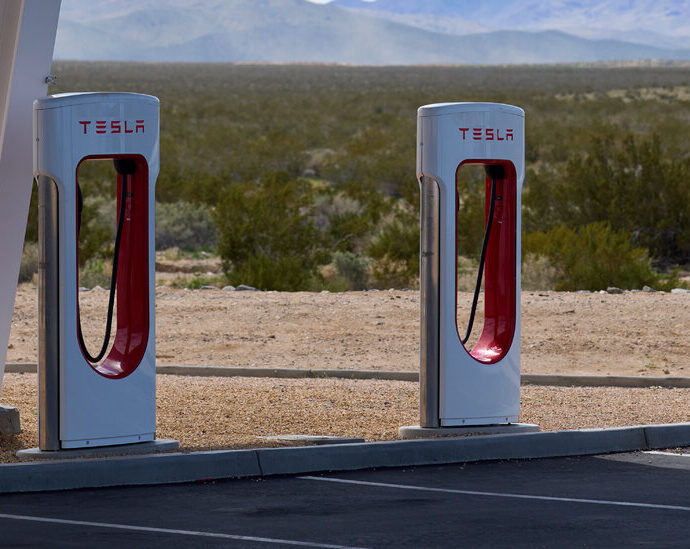 tesla-pullback-puts-onus-on-others-to-build-electric-vehicle-chargers