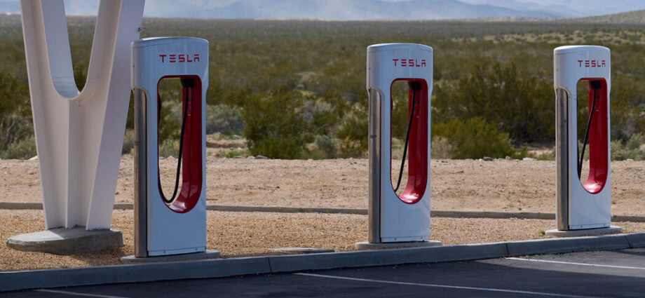 tesla-pullback-puts-onus-on-others-to-build-electric-vehicle-chargers