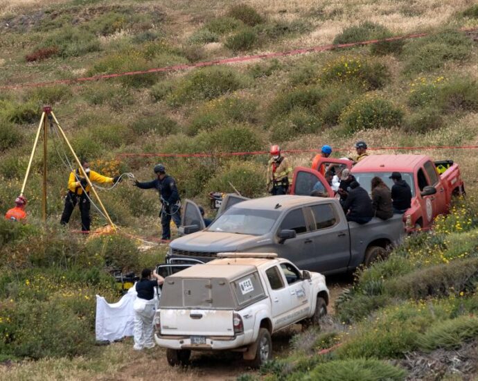bodies-found-in-baja-california-during-search-for-missing-tourists,-mexican-officials-say