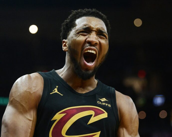 nba-playoffs:-mitchell-leads-cavs-to-semis-with-win-over-magic