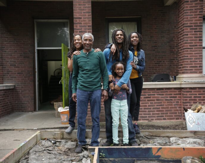 growing-together:-a-former-move-family-reunites-after-prison-in-the-us
