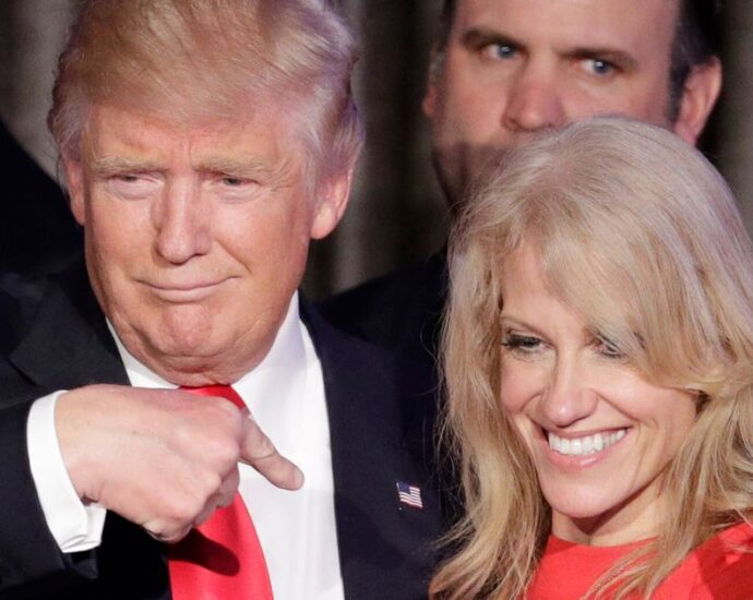 kellyanne-conway-teams-up-with-ex-obama-aide-and-people-are-pissed