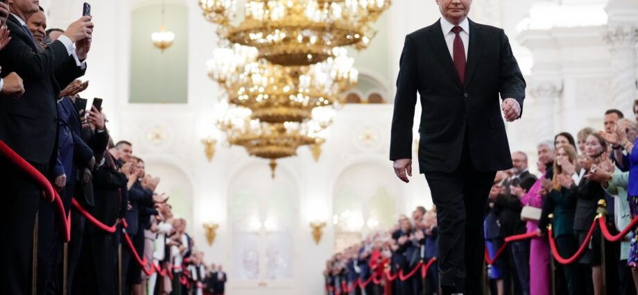 ‘together-we-will-win’:-putin-sworn-in-as-russia’s-president