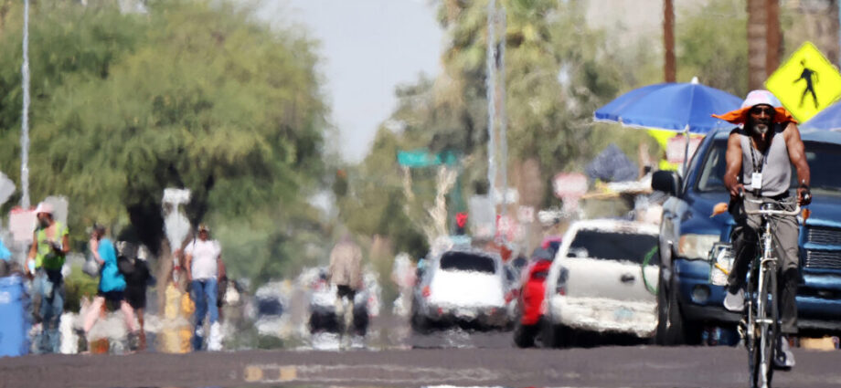 phoenix-braces—and-plans—for-another-hot,-dry-summer