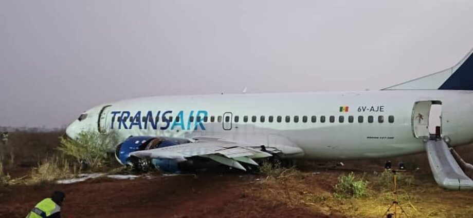 boeing-737:-plane-skids-off-runway-in-senegal,-tyre-bursts-in-turkey