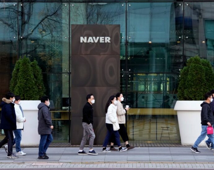 south-korea-stresses-need-for-fair-treatment-for-line-chat-app-operator-naver