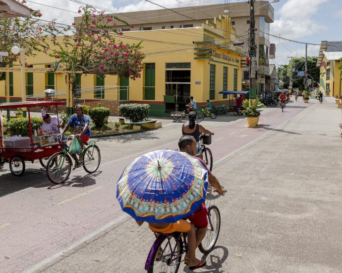 a-car-free-town-in-the-amazon-serves-lessons-for-pedaling-to-net-zero-emissions