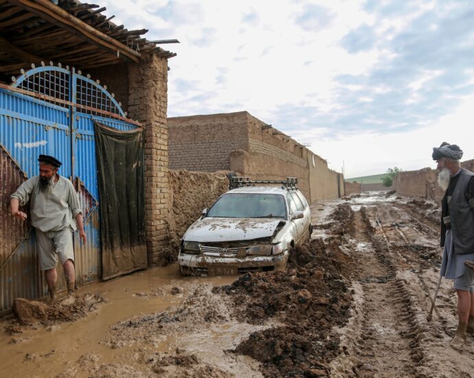 ‘nothing-left’:-at-least-300-dead-as-flash-floods-devastate-afghanistan