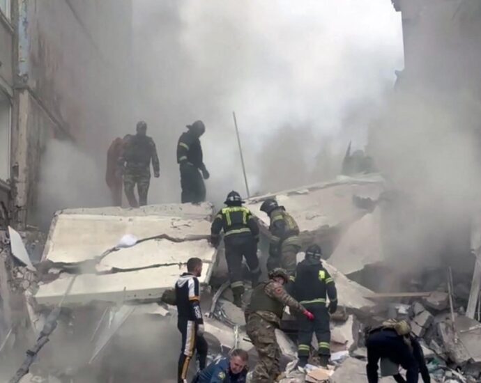 at-least-6-killed-in-belgorod-building-collapse,-russia-says