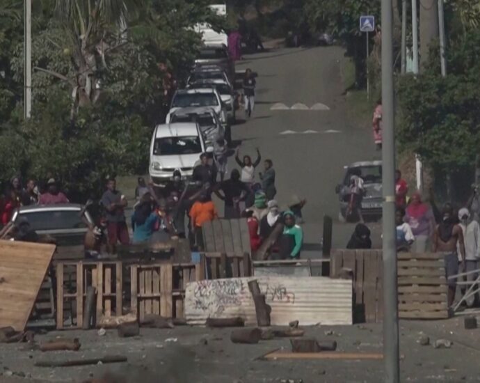 riots-in-french-island-territory-new-caledonia-over-voting-change