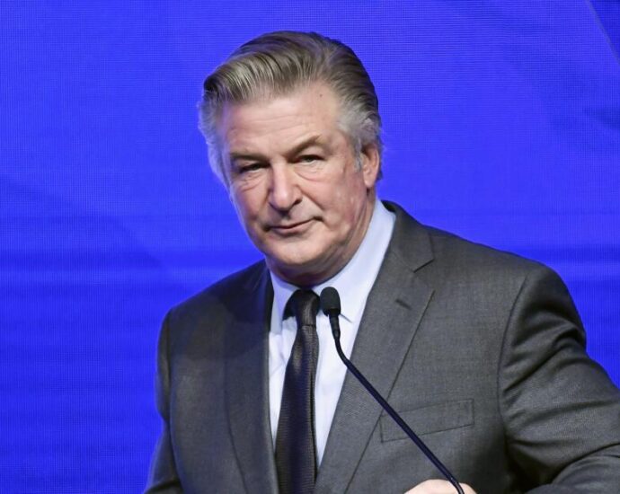 new-mexico-weighs-whether-to-toss-alec-baldwin-criminal-charges-in-‘rust’-shooting