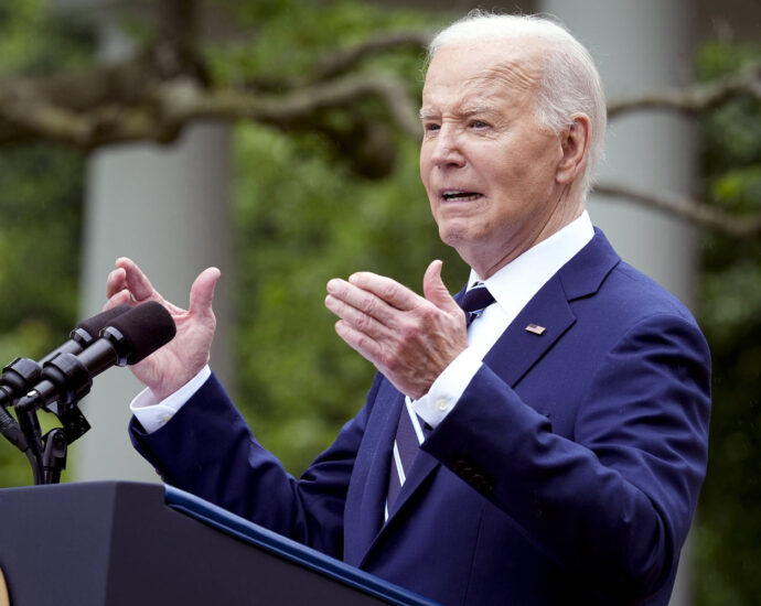 amid-signs-of-waning-enthusiasm,-biden-reaches-out-to-black-voters