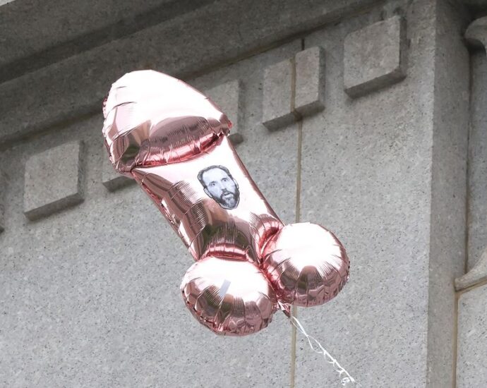 watch-pink-penis-balloons-fly-at-the-traitor-trial-and-learn-the-surprising-reason-why