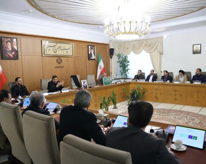 iran’s-interim-president-holds-first-cabinet-meeting