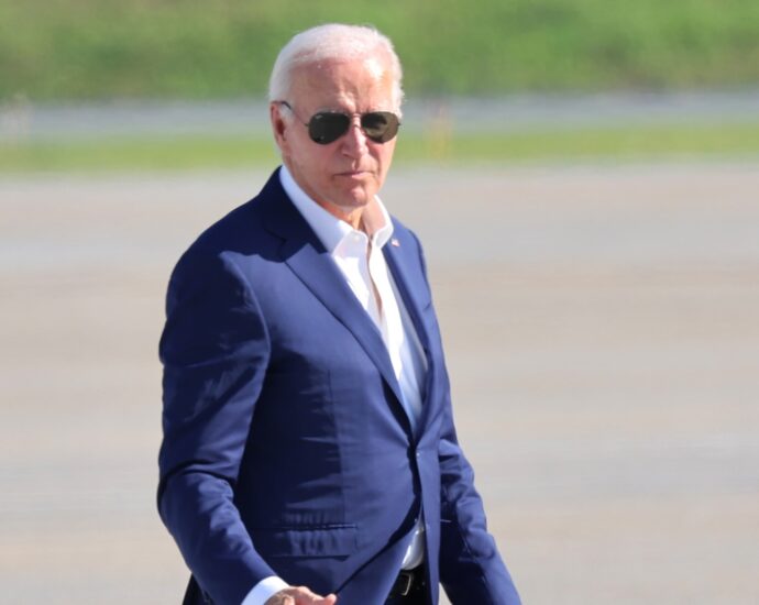 biden-tells-democrats-he’s-not-leaving-the-race,-and-it’s-time-to-stop-talking-about-it
