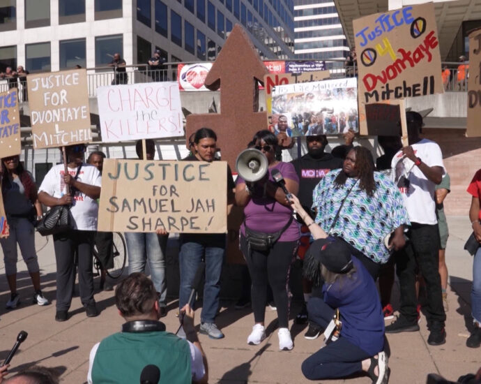 milwaukee-protesters-demand-justice-for-samuel-sharpe-and-d’vontaye-mitchell
