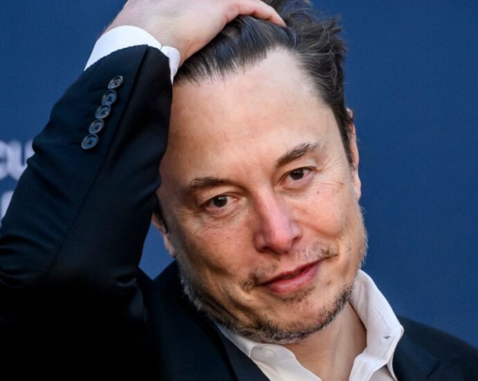 elon-musk’s-trans-daughter-brutally-hits-back-after-he-said-she-was-‘dead’