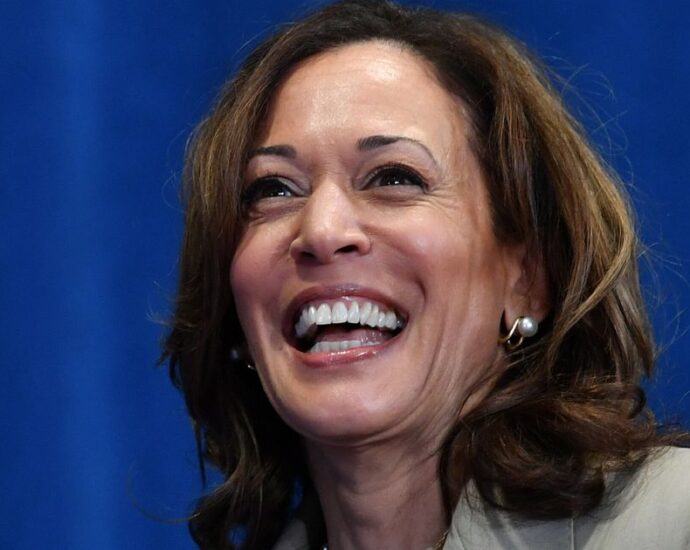 kamala-harris-says-‘your-vote-is-your-power’-during-‘rupaul’s-drag-race-all-stars’-appearance