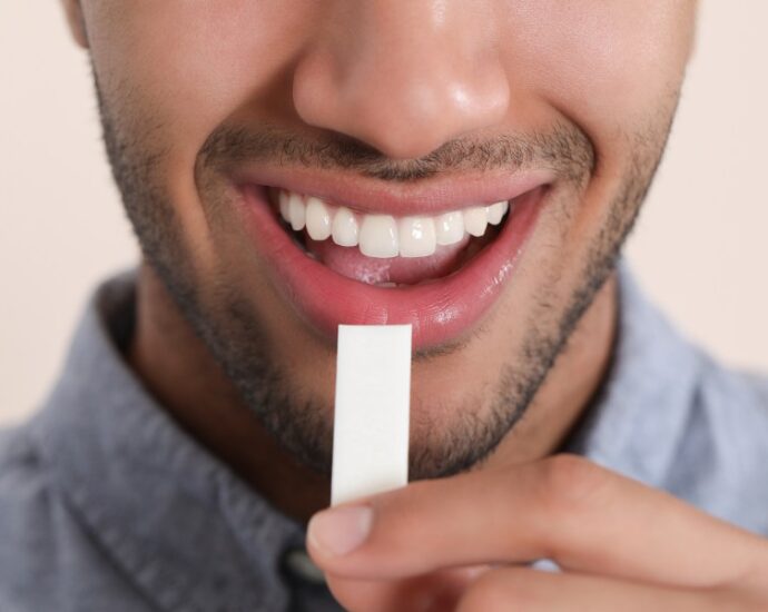 doctors-warn-men-against-trend-of-chewing-gum-for-defined-jawlines