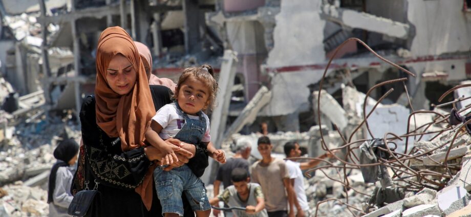 israeli-military-expands-evacuation-order-for-gaza’s-battered-khan-younis