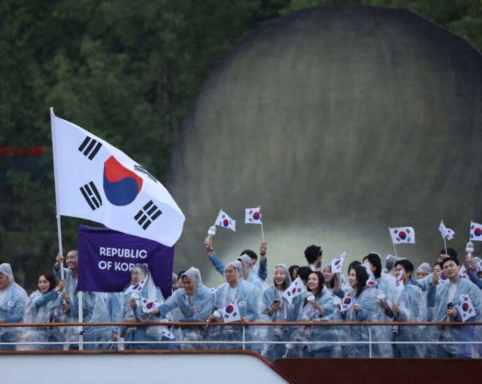ioc-apologises-for-introducing-south-korean-athletes-as-north-korean