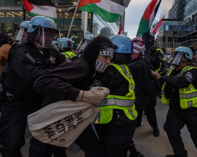 pro-palestinian-protesters-clash-with-us-police-on-second-day-of-dnc