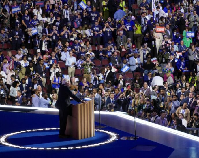 sanders-condemns-‘oligarchs’-buying-elections-in-convention-speech