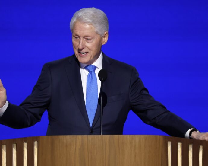 watch:-former-president-bill-clinton-rallies-the-crowd-around-‘clear-choice’-in-november