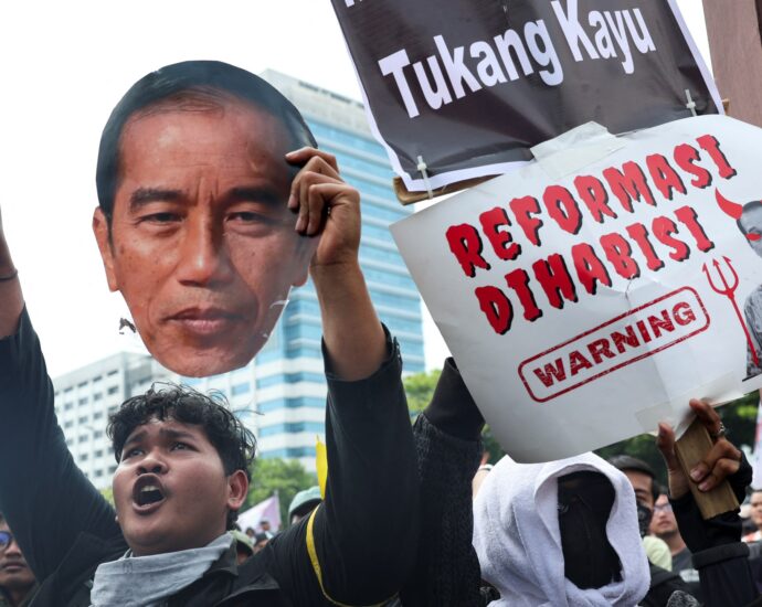 indonesia-scraps-plan-to-change-election-law-after-thousands-protest