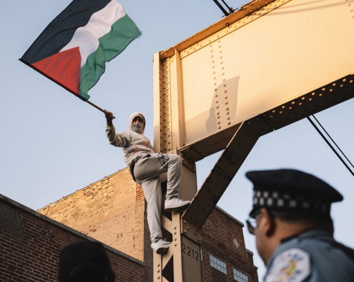 united-auto-workers-calls-for-a-palestinian-speaker-at-dnc-as-thousands-protest-nearby