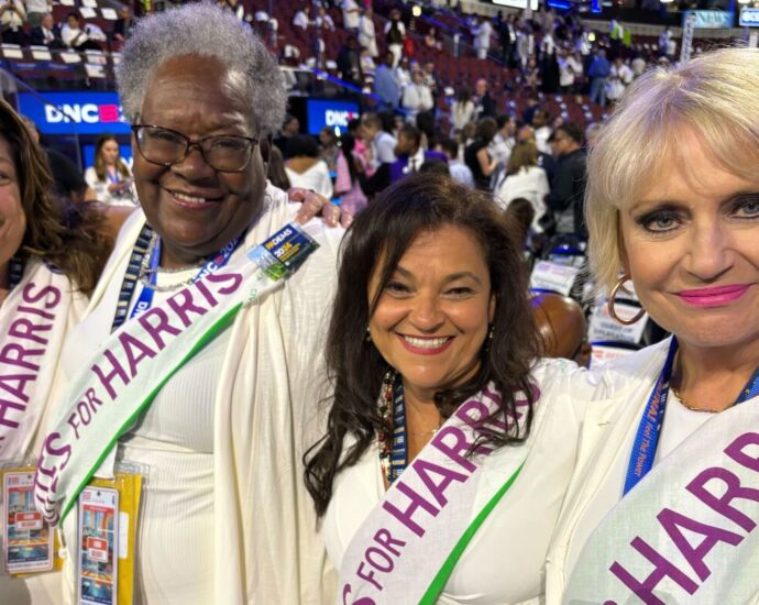 why-democratic-women-are-wearing-white-at-the-dnc