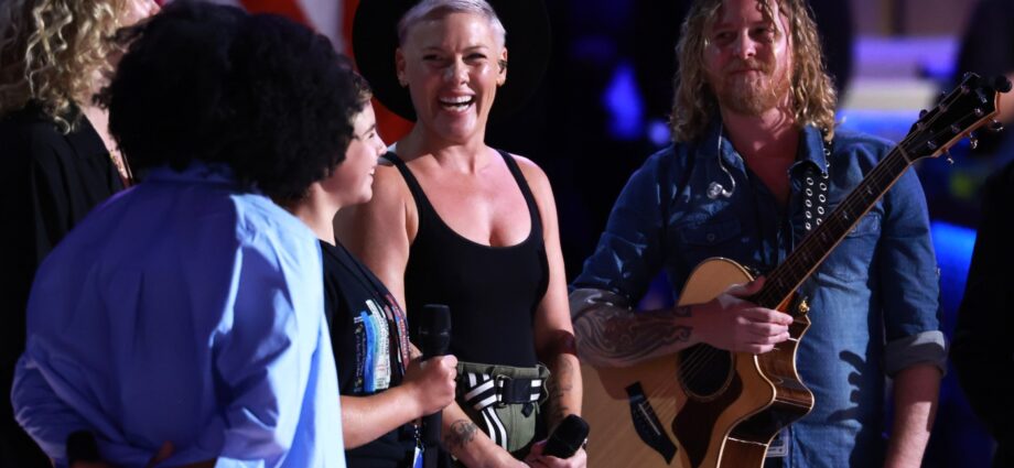 watch-the-chicks-and-pink-perform-at-the-dnc’s-final-night