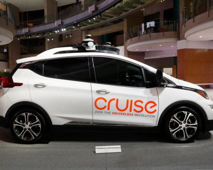 cruise-will-dispatch-some-of-its-trouble-ridden-robotaxis-to-join-uber’s-ride-hailing-service