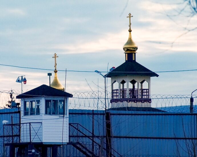 at-least-one-killed-as-inmates-take-staff-hostage-in-russian-prison